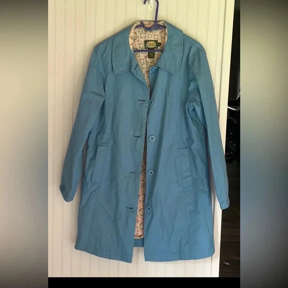 Cabelas rain jacket. - Picture 1 of 5